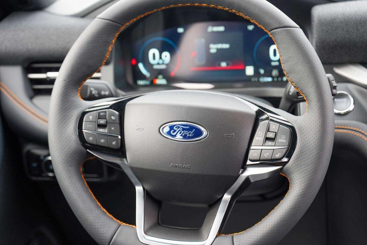 2027 Ford Explorer TREMOR 4WD STOW N GO 6 PASSENGER Photo