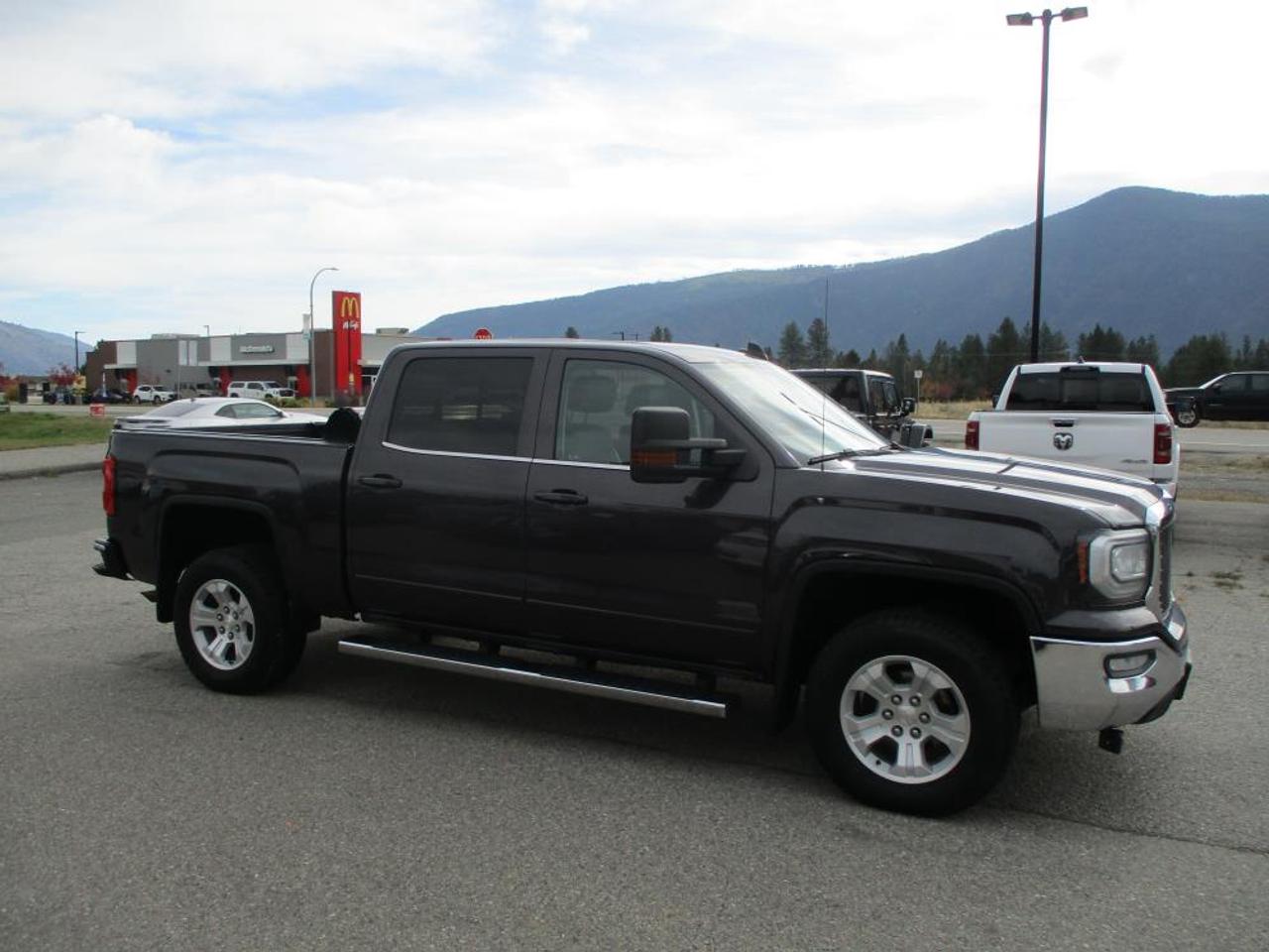 2016 GMC Sierra 1500 SLE CREW CAB 4X4 Photo