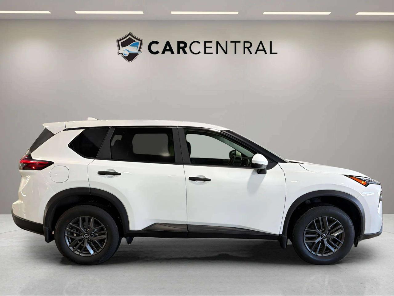 2024 Nissan Rogue S| CLEAN CARFAX| AWD| ONE OWNER| BLIND SPOT Photo