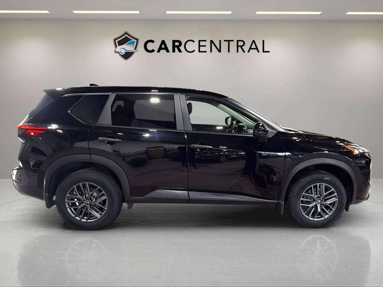2024 Nissan Rogue S| CLEAN CARFAX| AWD| ONE OWNER| BLIND SPOT Photo
