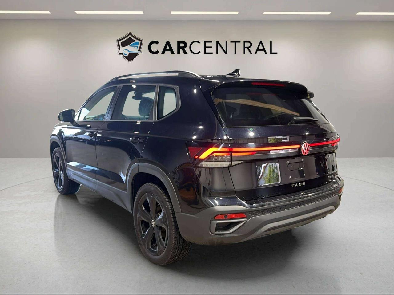 2025 Volkswagen Taos COMFORTLINE| BLACK EDITION| BLIND SPOT| SUNROOF Photo
