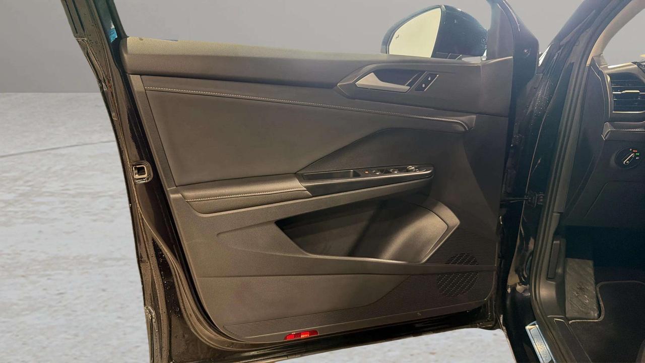 2025 Volkswagen Taos COMFORTLINE| BLACK EDITION| BLIND SPOT| SUNROOF Photo