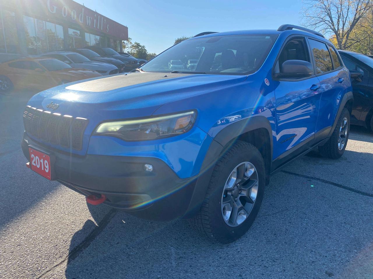 2019 Jeep Cherokee TRAILHAWK, CLEAN CARFAX, LEATHER, REMOTE START! Photo