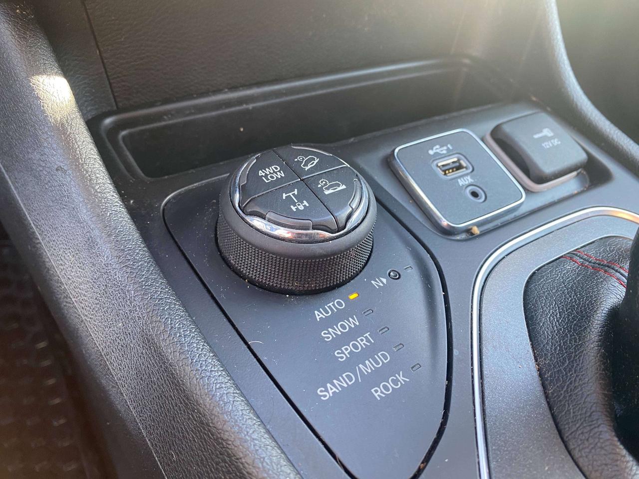 2019 Jeep Cherokee TRAILHAWK, CLEAN CARFAX, LEATHER, REMOTE START! Photo