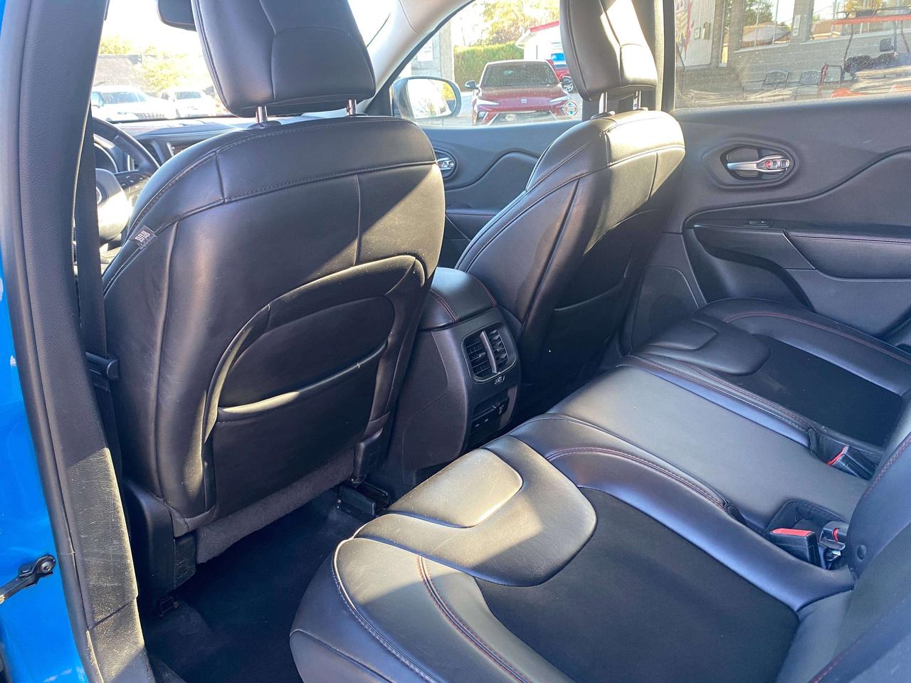 2019 Jeep Cherokee TRAILHAWK, CLEAN CARFAX, LEATHER, REMOTE START! Photo