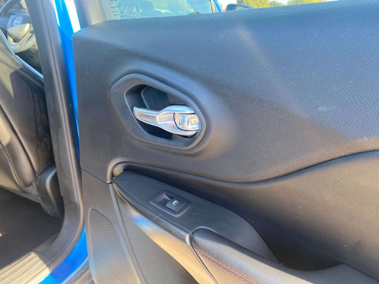 2019 Jeep Cherokee TRAILHAWK, CLEAN CARFAX, LEATHER, REMOTE START! Photo