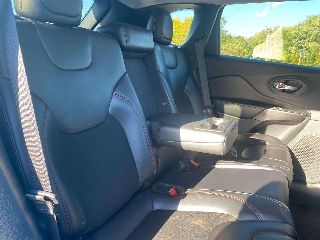 2019 Jeep Cherokee TRAILHAWK, CLEAN CARFAX, LEATHER, REMOTE START! Photo