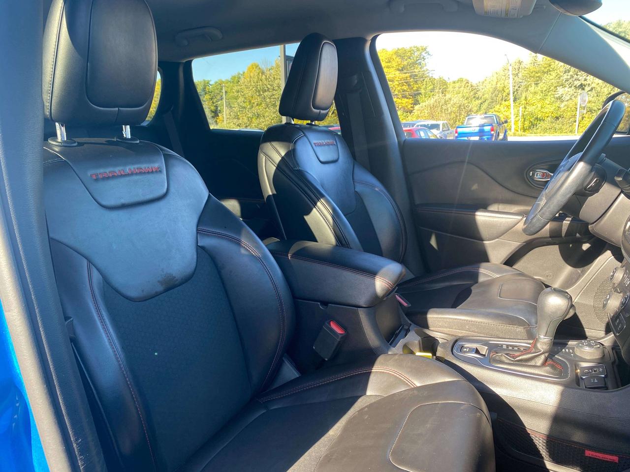 2019 Jeep Cherokee TRAILHAWK, CLEAN CARFAX, LEATHER, REMOTE START! Photo
