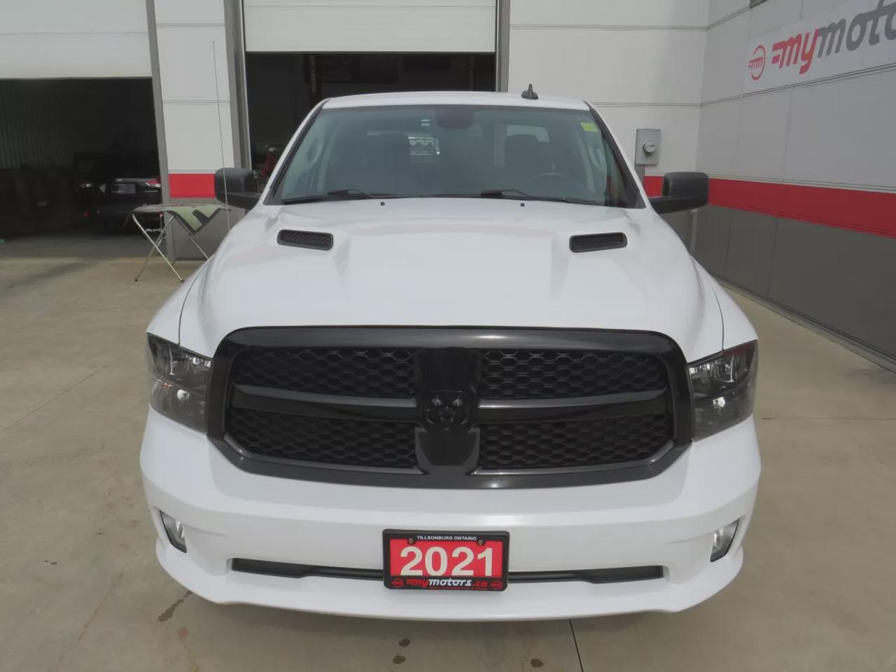 2021 RAM 1500 Classic Express | 4WD | Automatic | Crew Cab | Short Bed | Night Edition | Alloy Wheels | Heated Seats | Heated Steering Wheel | Power Driver Seat | Multi-Zone Climate Control | Android Auto & Apple CarPlay | Bluetooth | Back-Up Camera | Remote Start | Auto-Dimmi Photo5