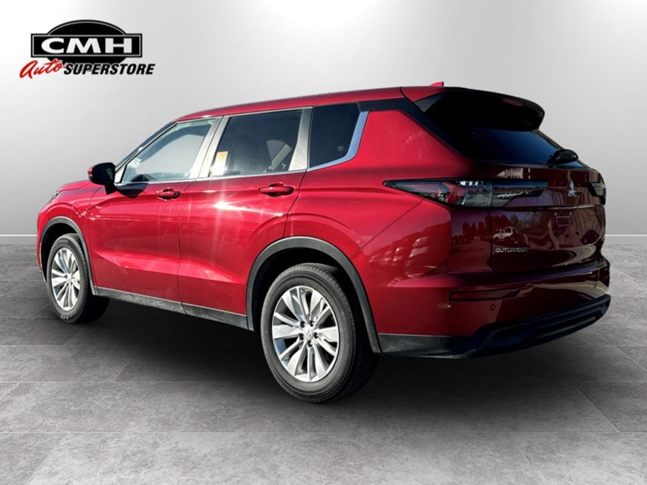 2025 Mitsubishi Outlander ES S-AWC Photo