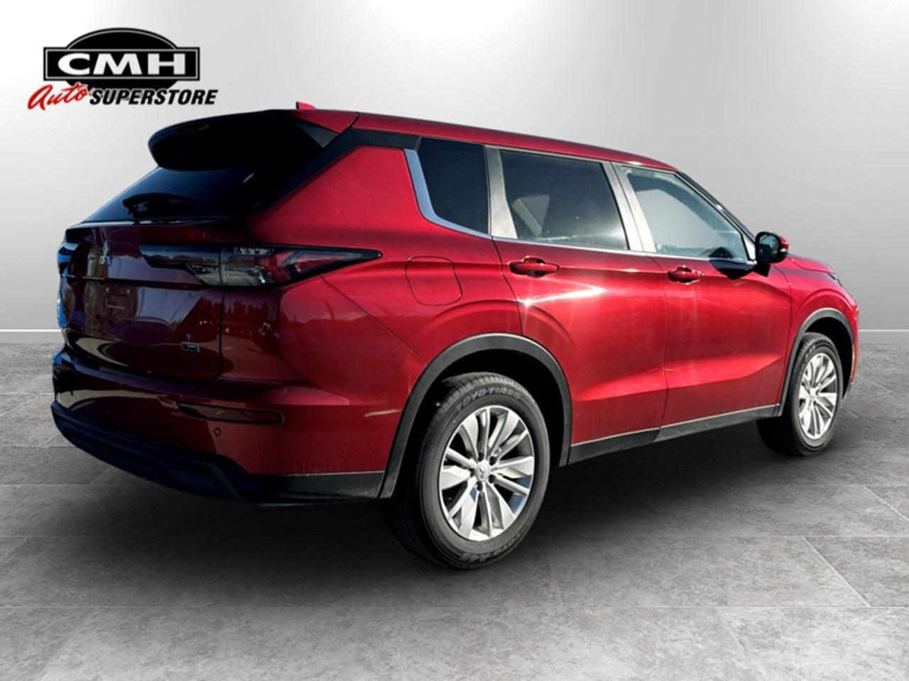 2025 Mitsubishi Outlander ES S-AWC Photo