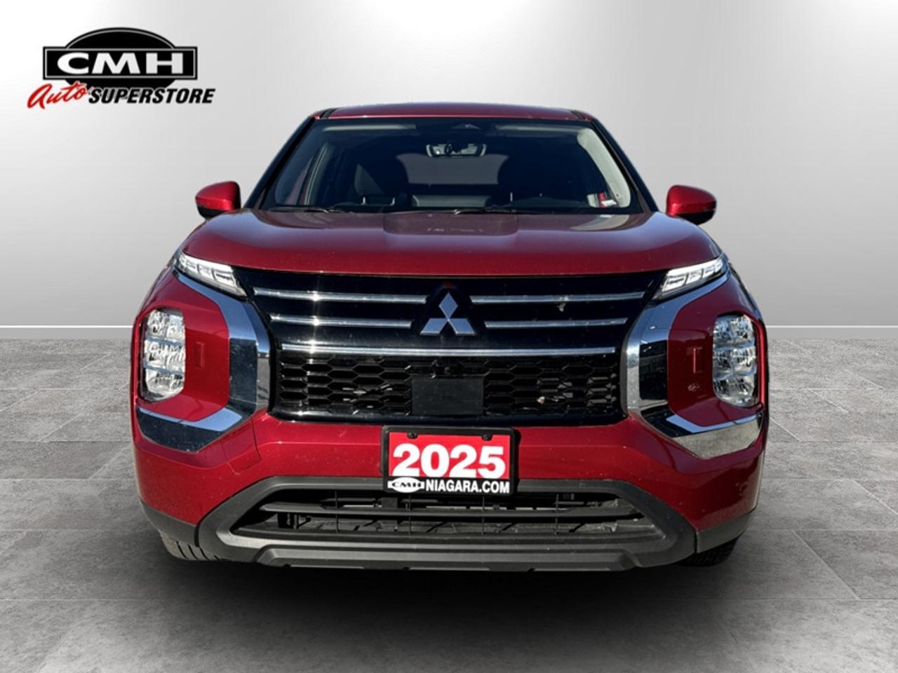 2025 Mitsubishi Outlander ES S-AWC Photo