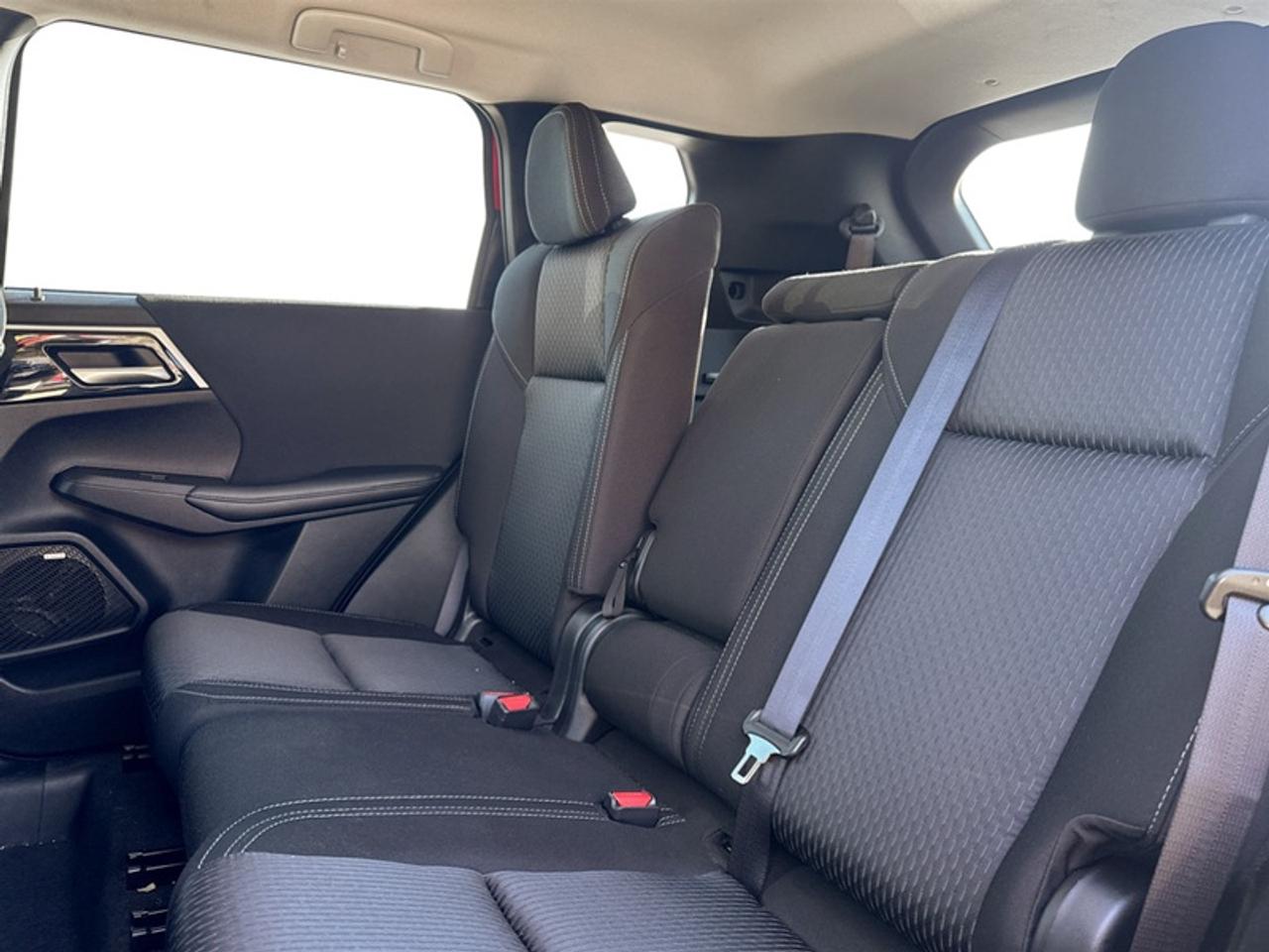 2025 Mitsubishi Outlander ES S-AWC Photo