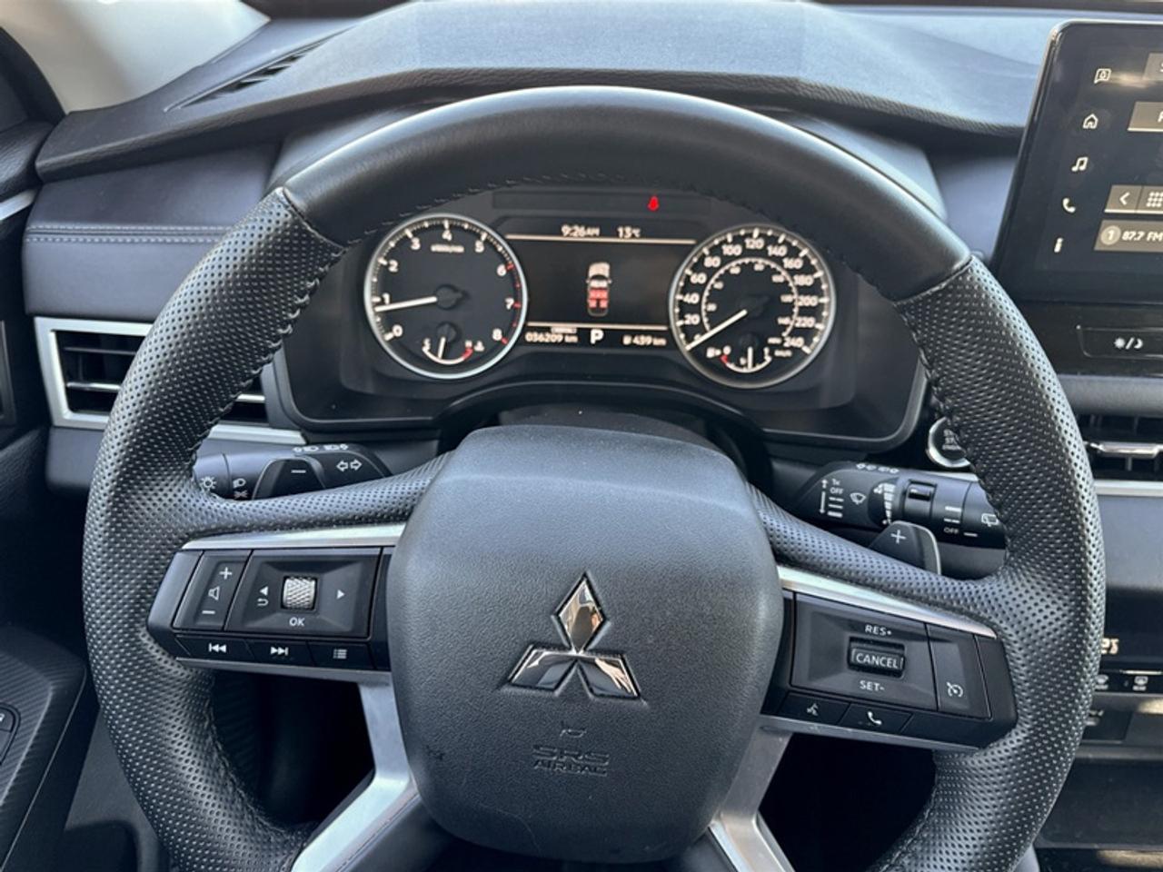 2025 Mitsubishi Outlander ES S-AWC Photo