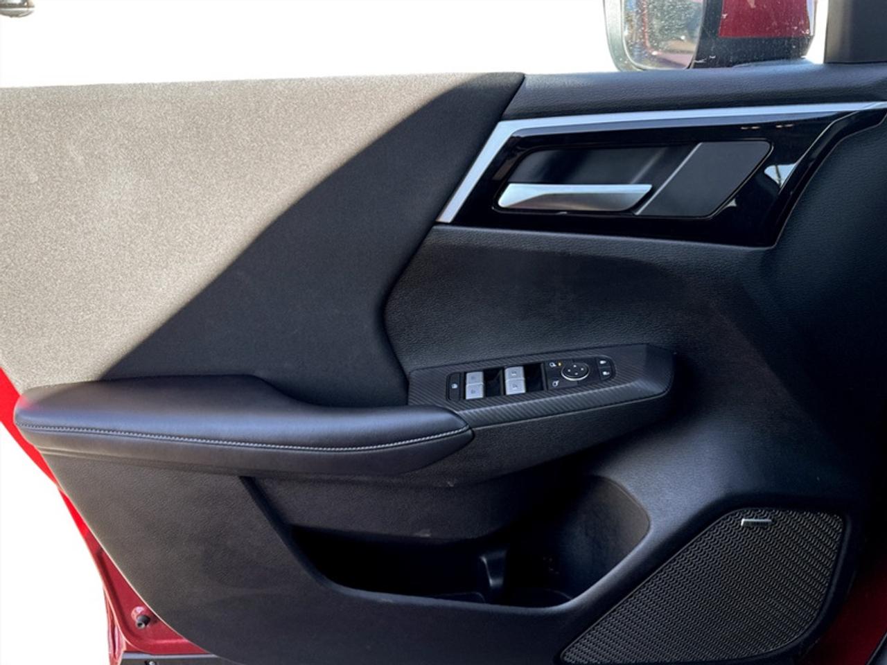 2025 Mitsubishi Outlander ES S-AWC Photo