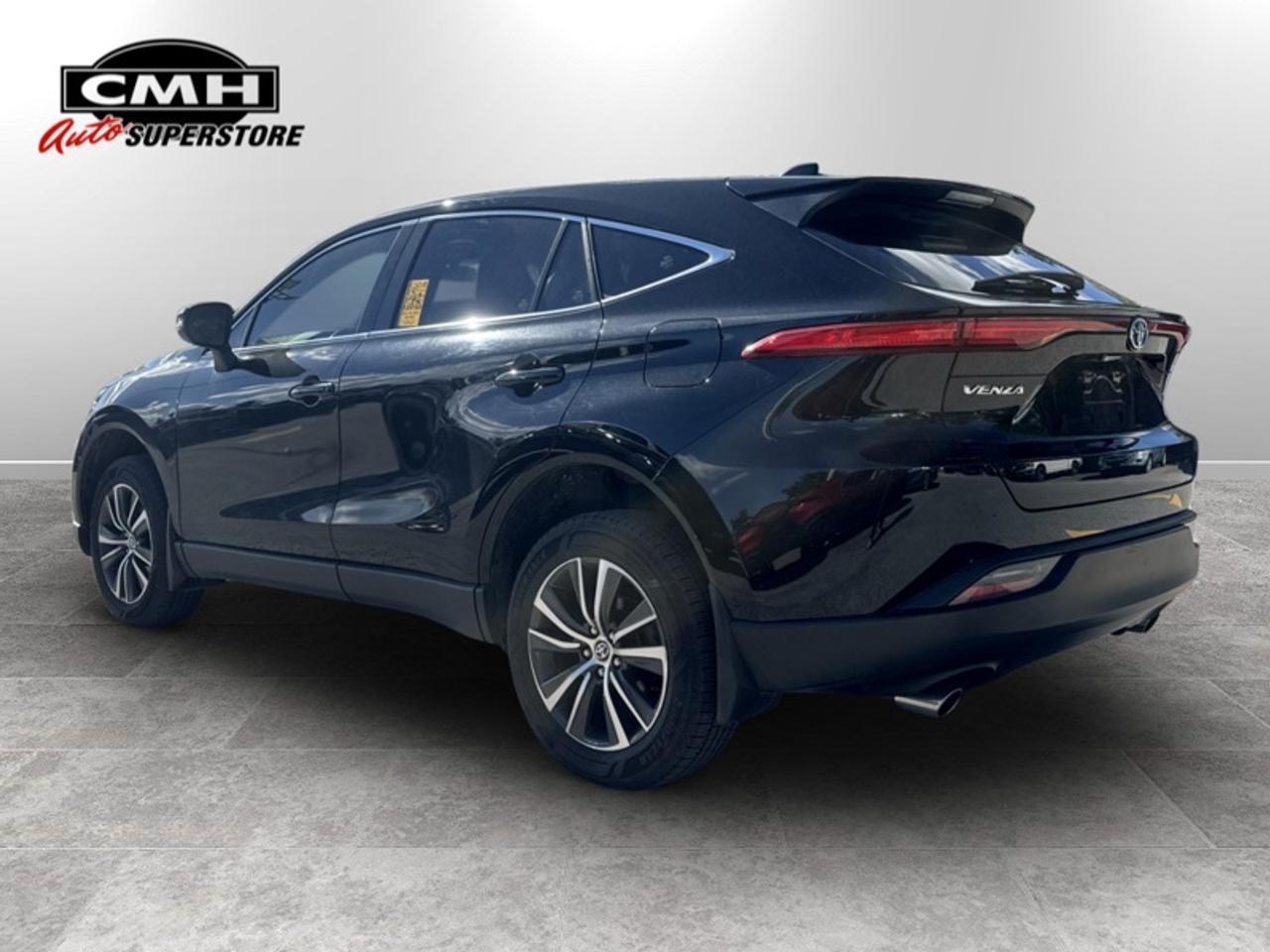 2024 Toyota Venza LE  **PWR GATE - APPLE CARPLAY** Photo