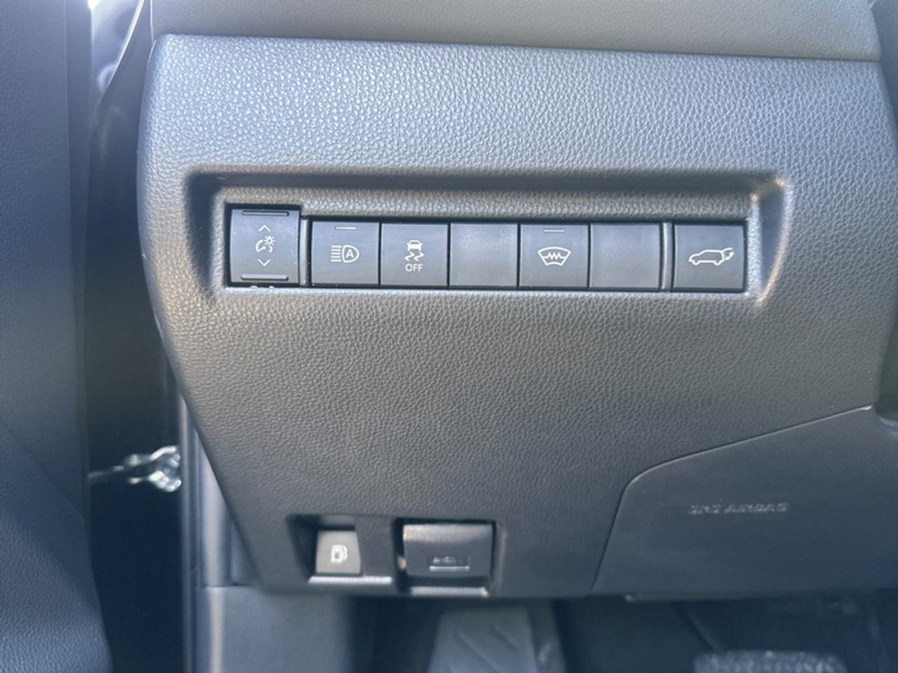 2024 Toyota Venza LE  **PWR GATE - APPLE CARPLAY** Photo