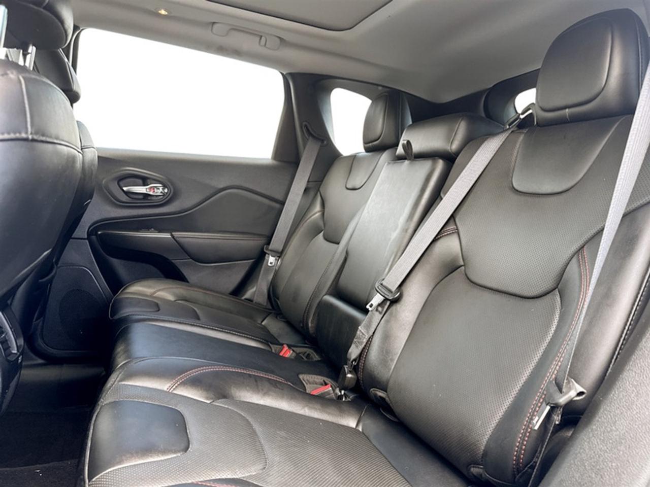 2022 Jeep Cherokee Trailhawk Elite  **LOW MILEAGE** Photo