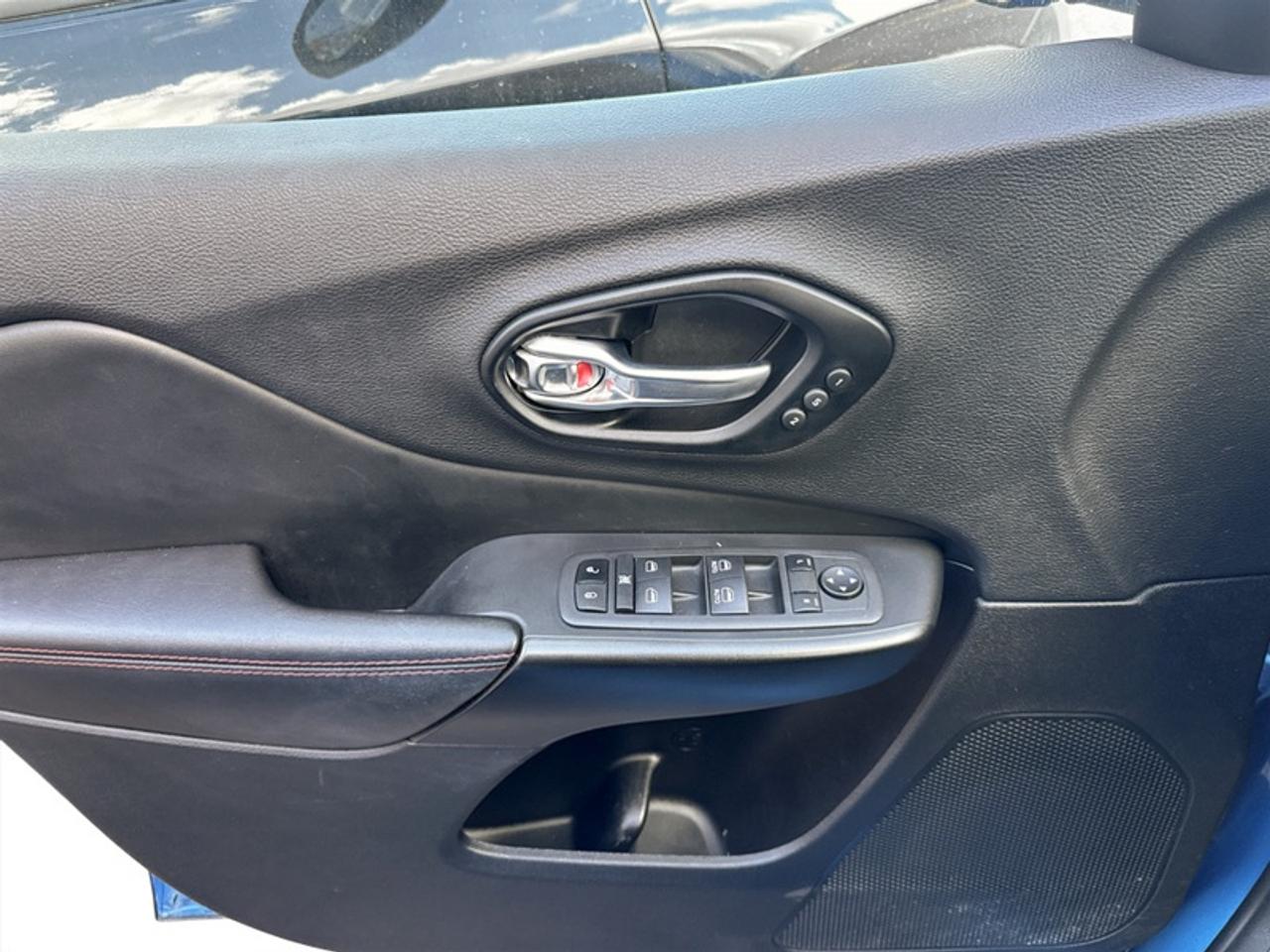 2022 Jeep Cherokee Trailhawk Elite  **LOW MILEAGE** Photo