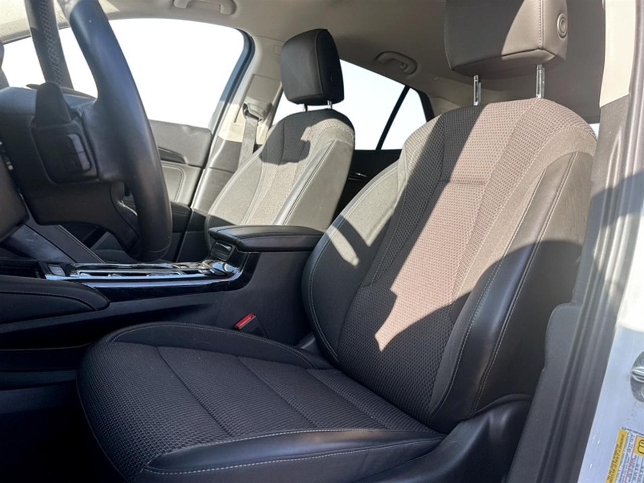 2022 Buick Envision Preferred w/Safety Pkg  **CLEAN CARFAX** Photo