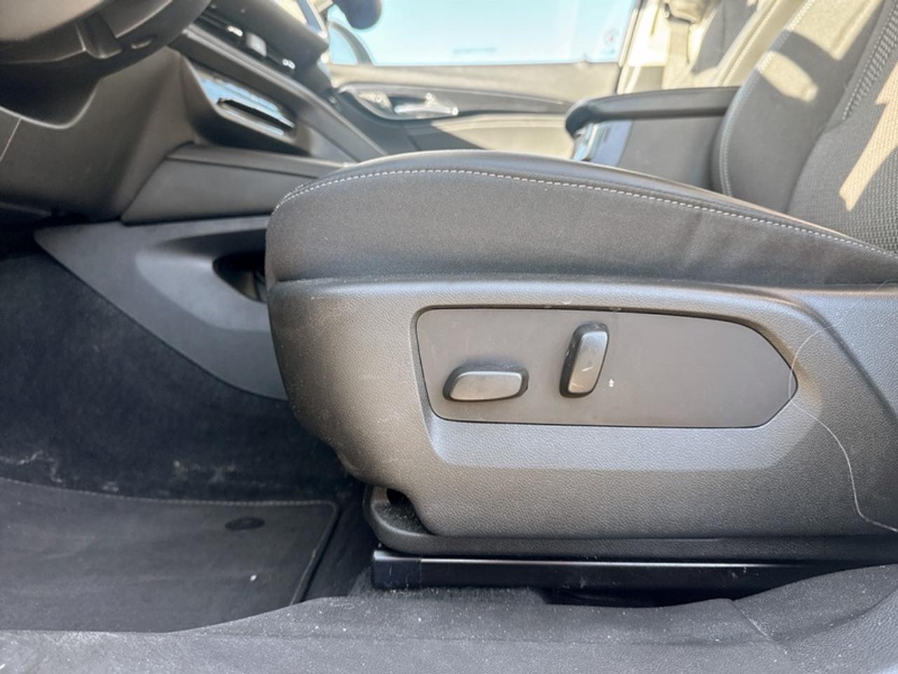 2022 Buick Envision Preferred w/Safety Pkg  **CLEAN CARFAX** Photo