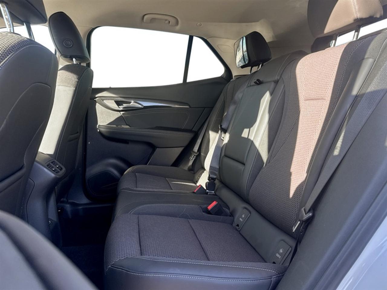 2022 Buick Envision Preferred w/Safety Pkg  **CLEAN CARFAX** Photo