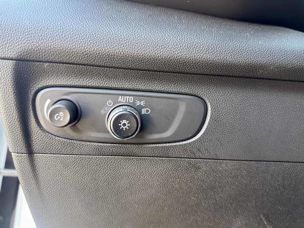 2022 Buick Envision Preferred w/Safety Pkg  **CLEAN CARFAX** Photo