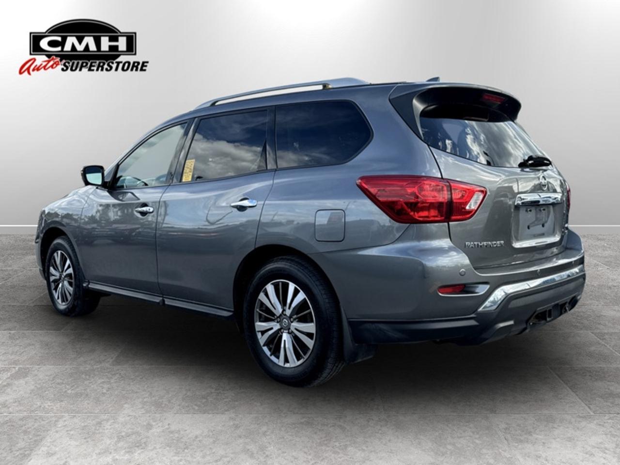 2020 Nissan Pathfinder SL  **CLEAN CARFAX** Photo