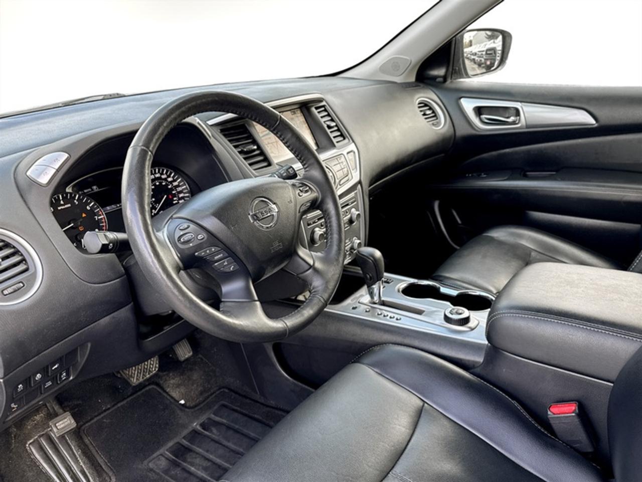 2020 Nissan Pathfinder SL  **CLEAN CARFAX** Photo