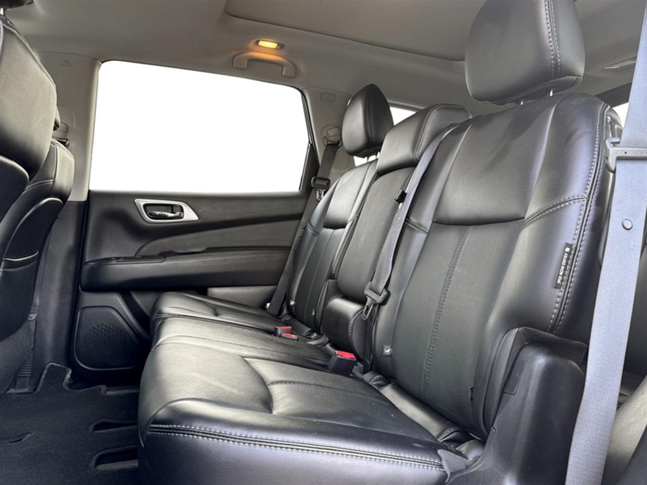 2020 Nissan Pathfinder SL  **CLEAN CARFAX** Photo