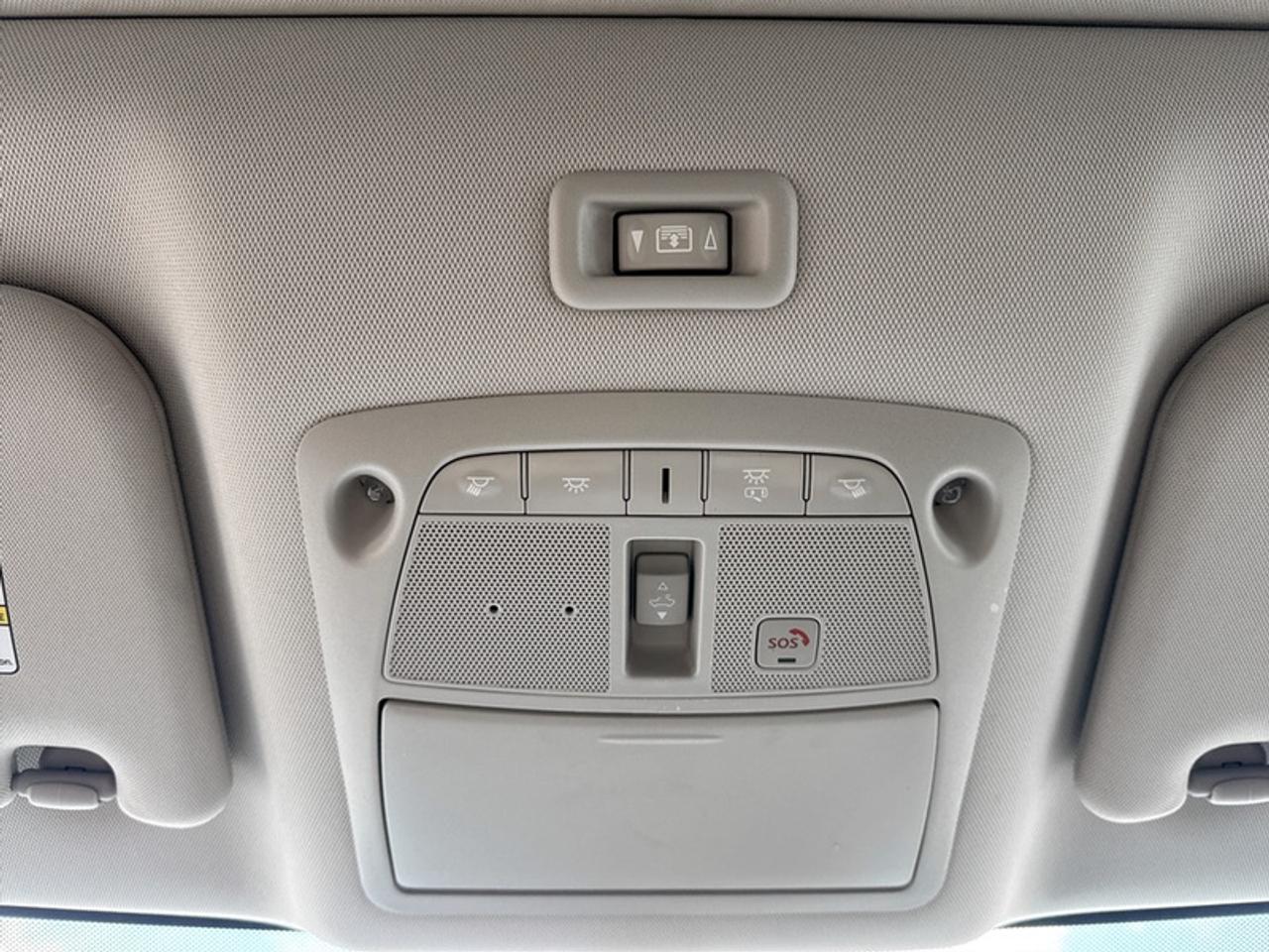 2020 Nissan Pathfinder SL  **CLEAN CARFAX** Photo