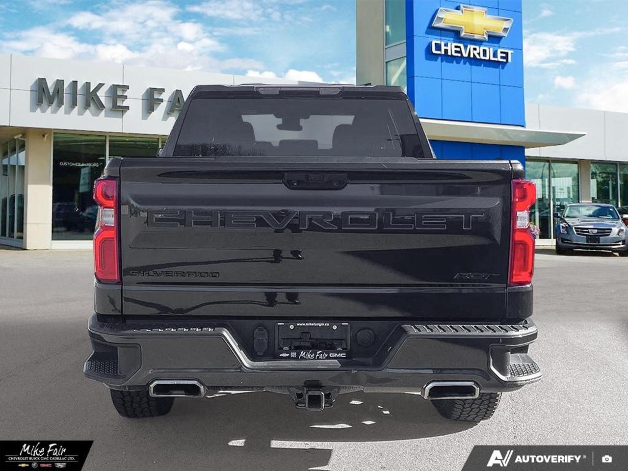 2022 Chevrolet Silverado 1500 Crew Cab Short Box 4-Wheel Drive RST Photo4