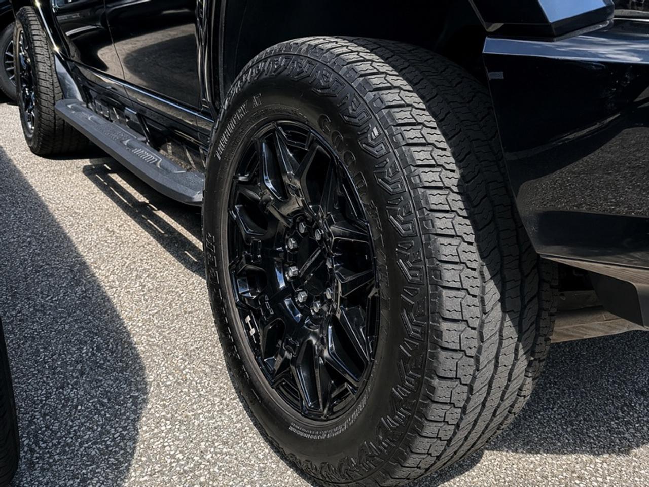 2024 GMC HUMMER EV SUV 2X Photo