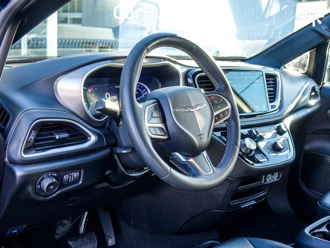 2025 Chrysler Pacifica Plug-In Hybrid 3.6L Pentastar V6 Plug-In Hybrid | Adaptive Cruise Control | Heated Seats | Heated Steering Wheel Photo