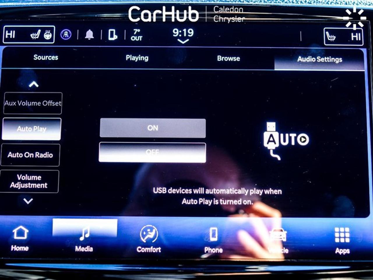 2025 Chrysler Pacifica Plug-In Hybrid 3.6L Pentastar V6 Plug-In Hybrid | Adaptive Cruise Control | Heated Seats | Heated Steering Wheel Photo