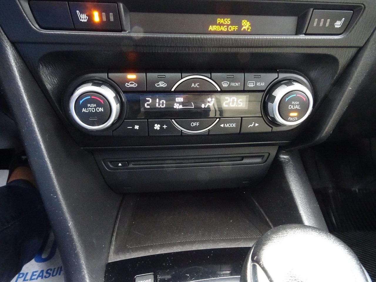 2015 Mazda MAZDA3 GT Photo