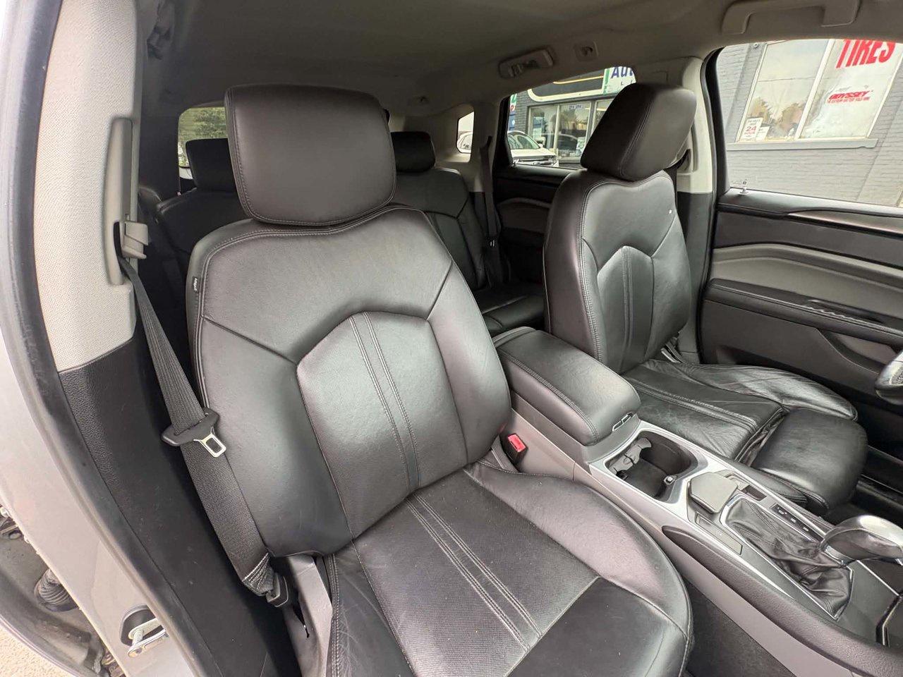 2010 Cadillac SRX 3.0 Base - Photo #11
