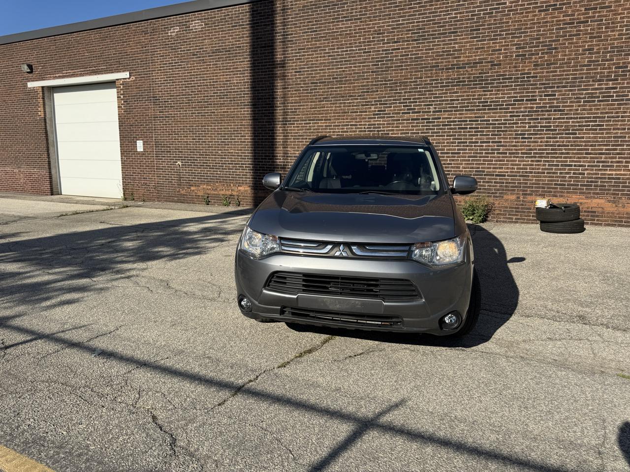 2014 Mitsubishi Outlander SE Photo1