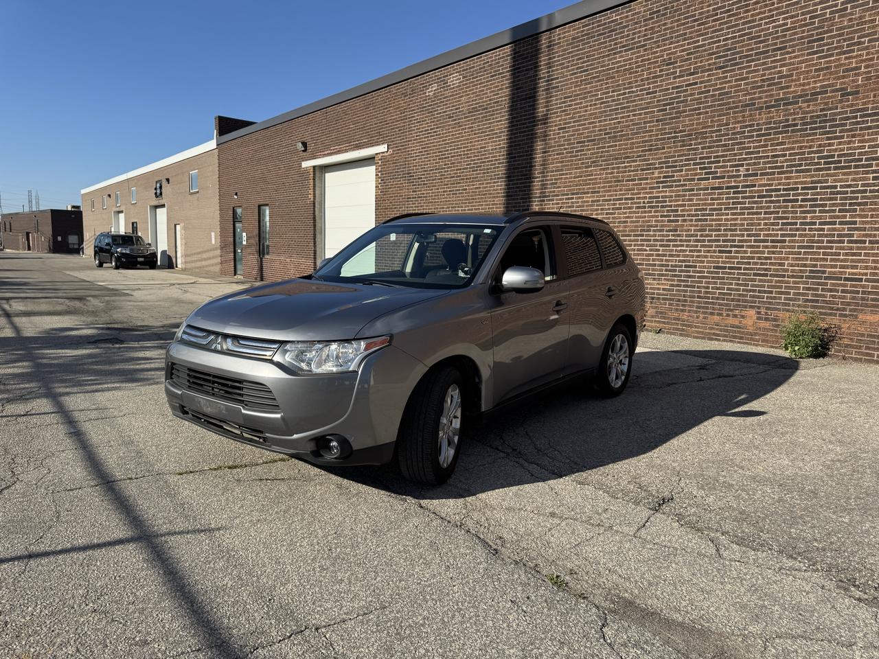 2014 Mitsubishi Outlander SE Photo