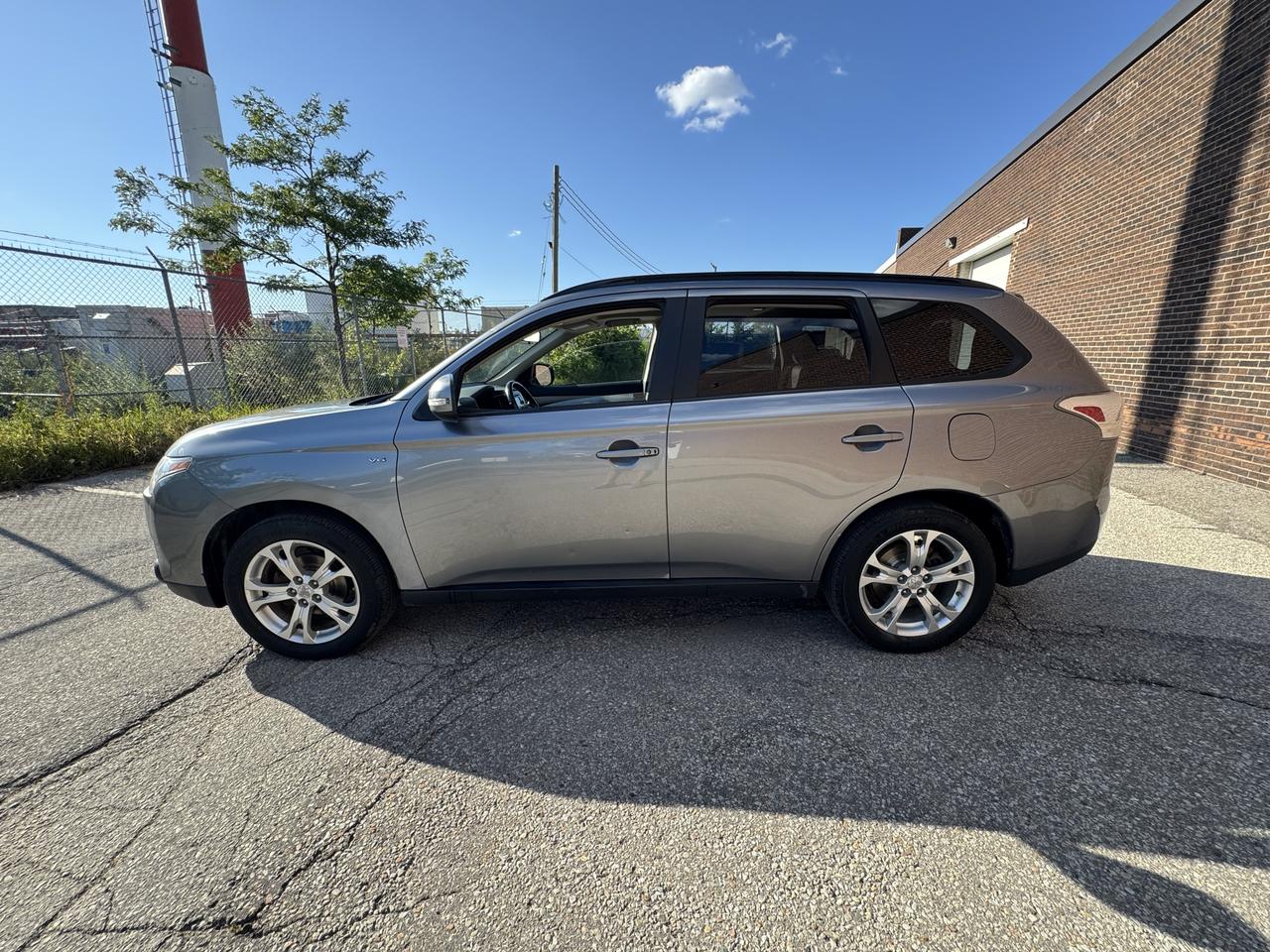 2014 Mitsubishi Outlander SE Photo