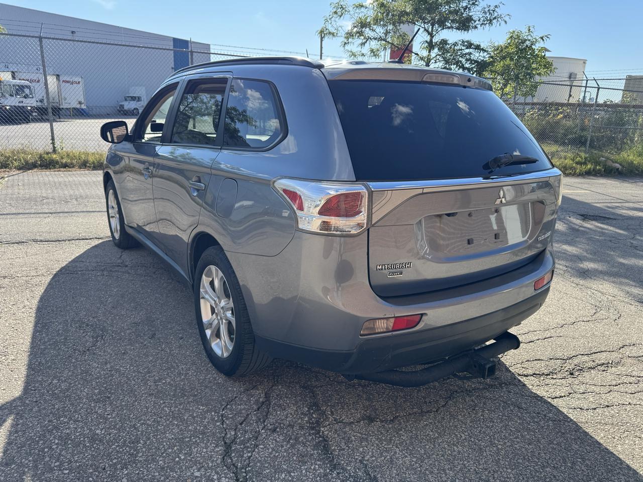 2014 Mitsubishi Outlander SE Photo