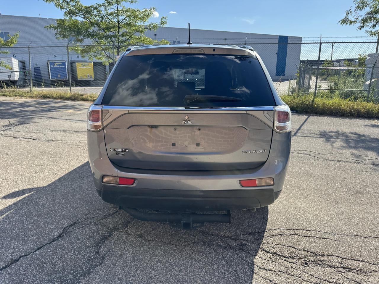 2014 Mitsubishi Outlander SE Photo