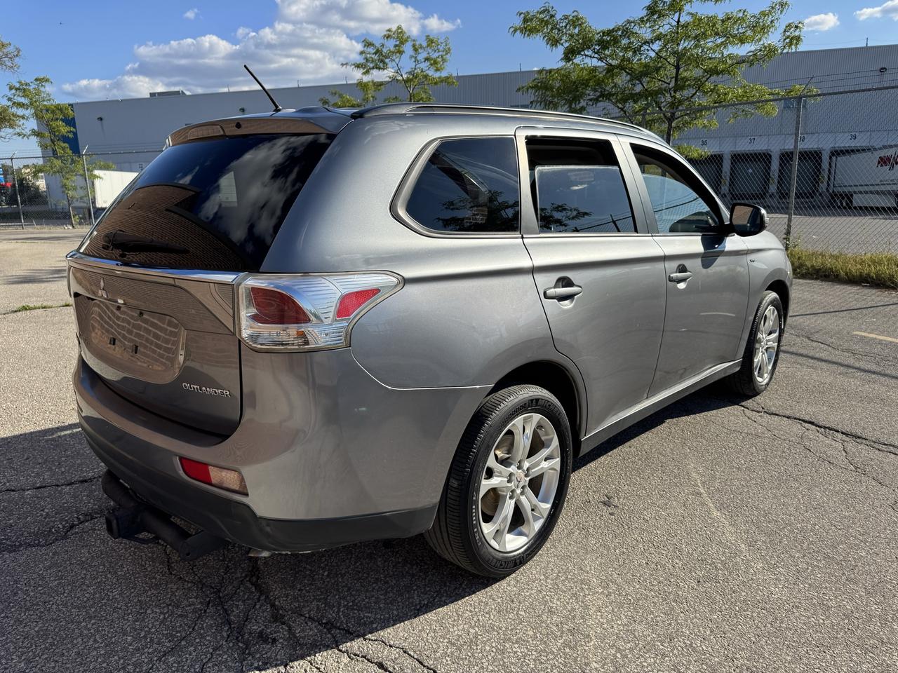 2014 Mitsubishi Outlander SE Photo