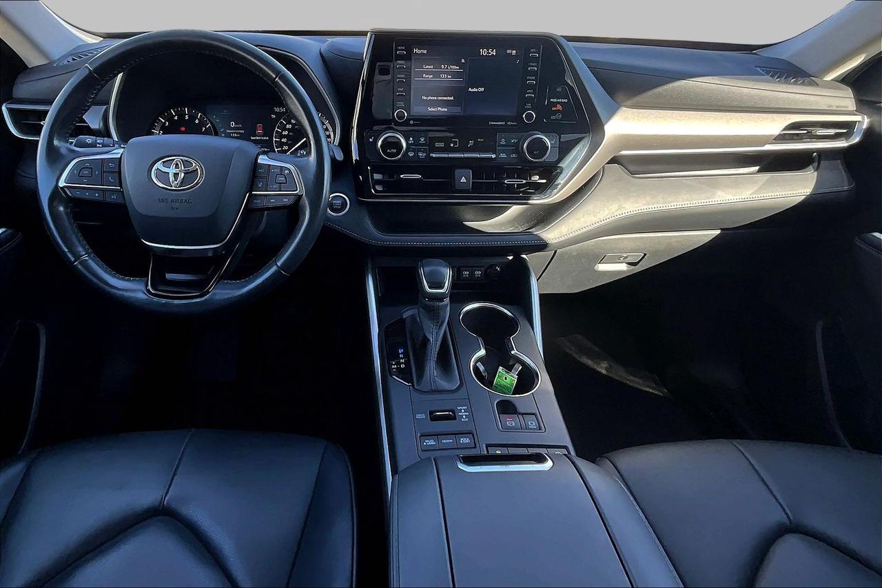 2020 Toyota Highlander AWD  | New Brakes | Remote Start | Tow Package Photo