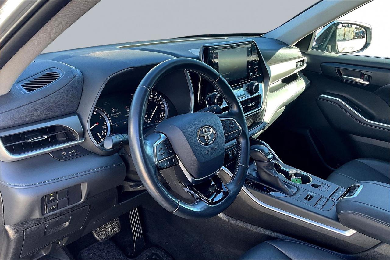 2020 Toyota Highlander AWD  | New Brakes | Remote Start | Tow Package Photo