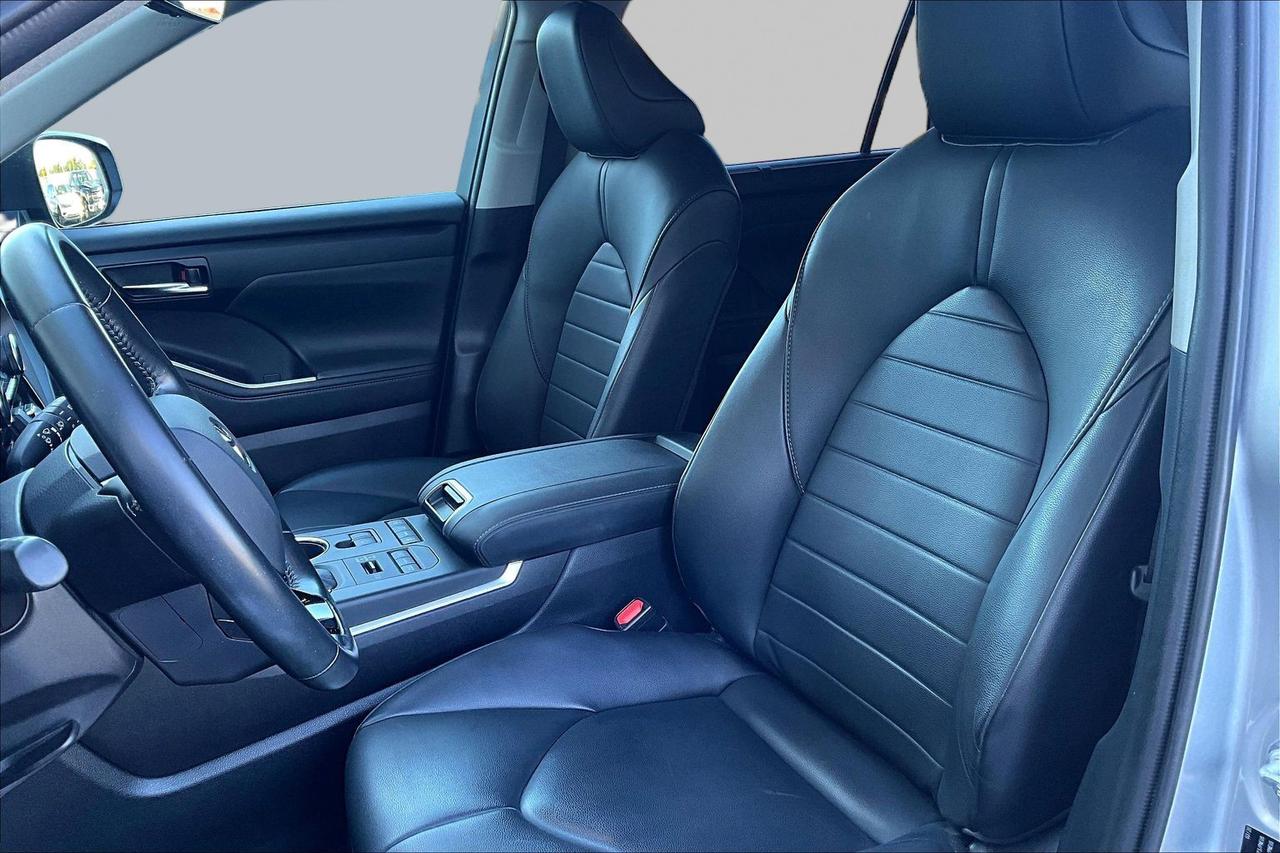 2020 Toyota Highlander AWD  | New Brakes | Remote Start | Tow Package Photo