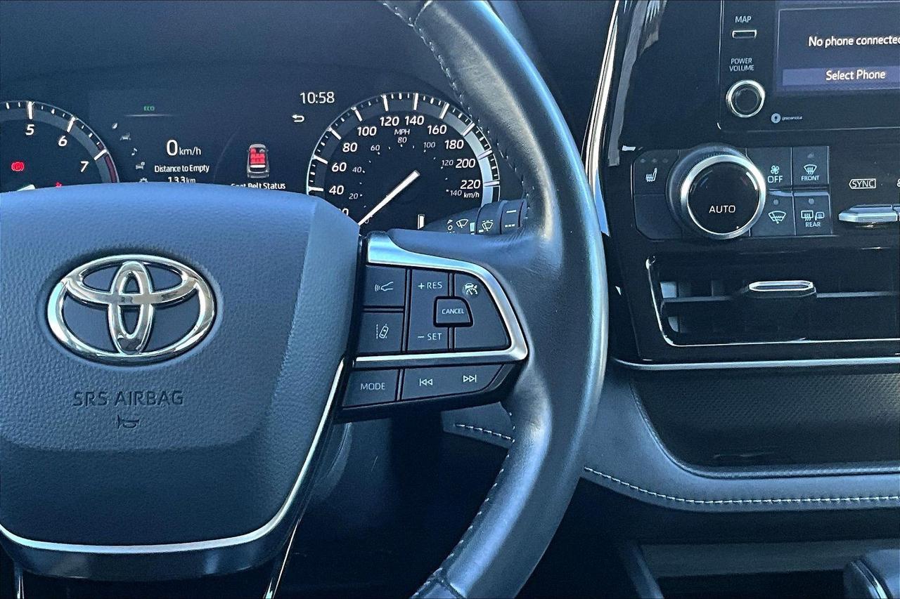 2020 Toyota Highlander AWD  | New Brakes | Remote Start | Tow Package Photo