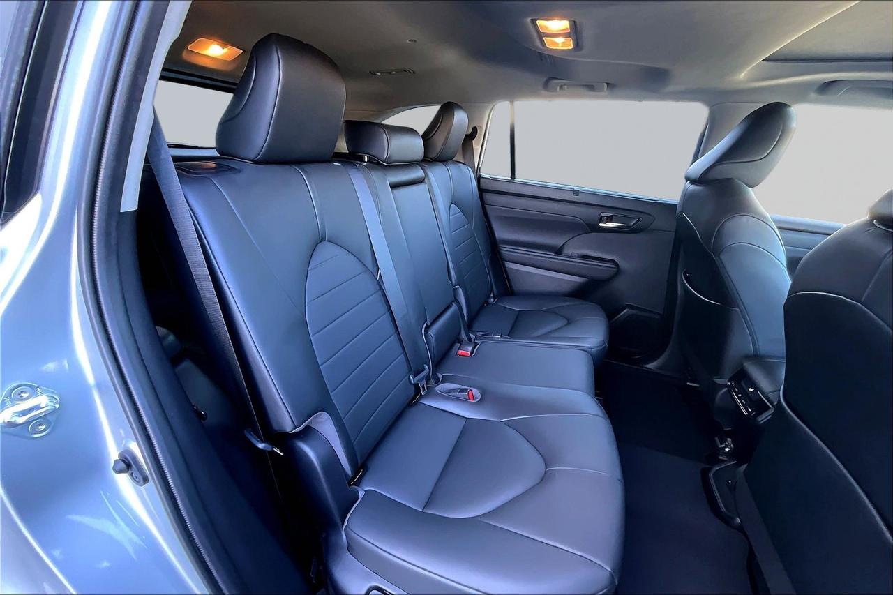 2020 Toyota Highlander AWD  | New Brakes | Remote Start | Tow Package Photo