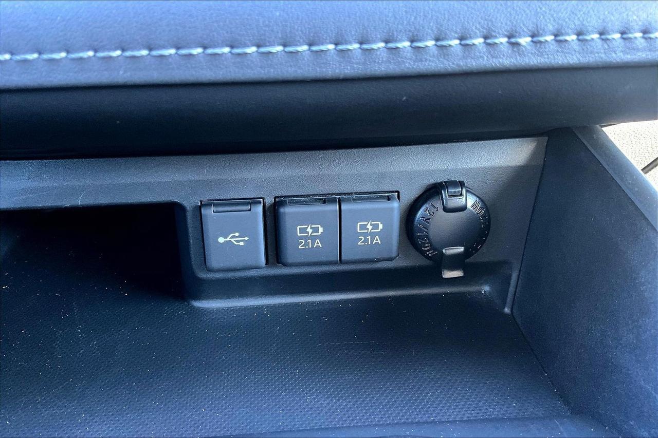 2020 Toyota Highlander AWD  | New Brakes | Remote Start | Tow Package Photo