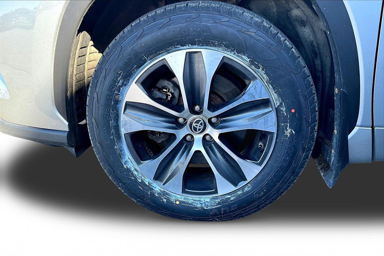 2020 Toyota Highlander AWD  | New Brakes | Remote Start | Tow Package Photo